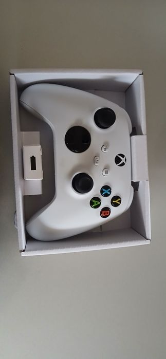 Vendo Xbox series S com caixa ,comando original com garantia.l