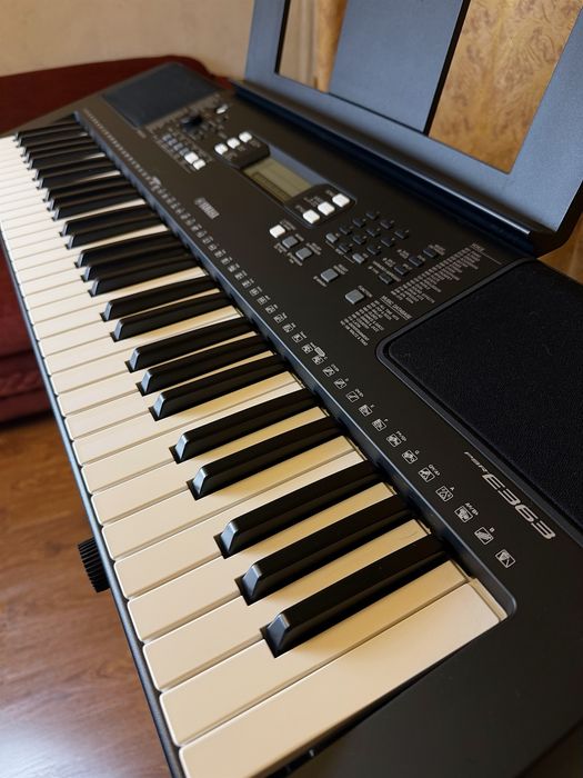 Синтезатор Yamaha PSR-E363 + стійка