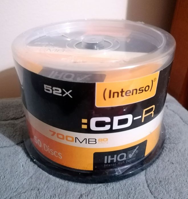 50 CD-R (Torre nova e embalada)