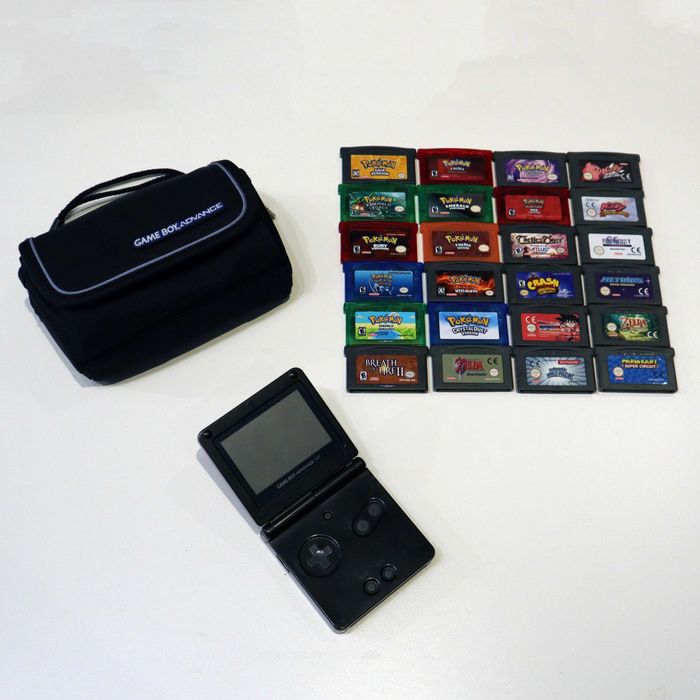 Nintendo Game Boy Advance + Pokrowiec + 20 Gier ( Pokemon, Zelda, Metroid, Castlevania )