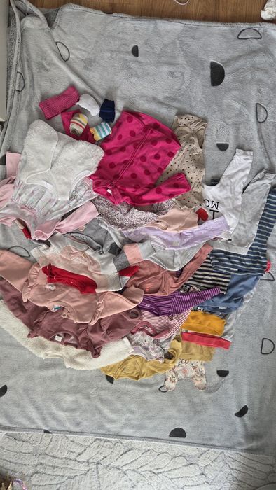 Zestaw ubrań paka 68 dla dziewczynki Body spodenki bluzki sweterki