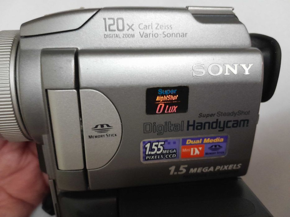 Отличная Японская видеокамера Sony.