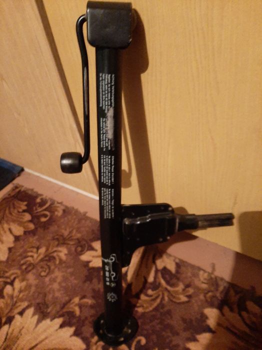 Домкрат для авто.