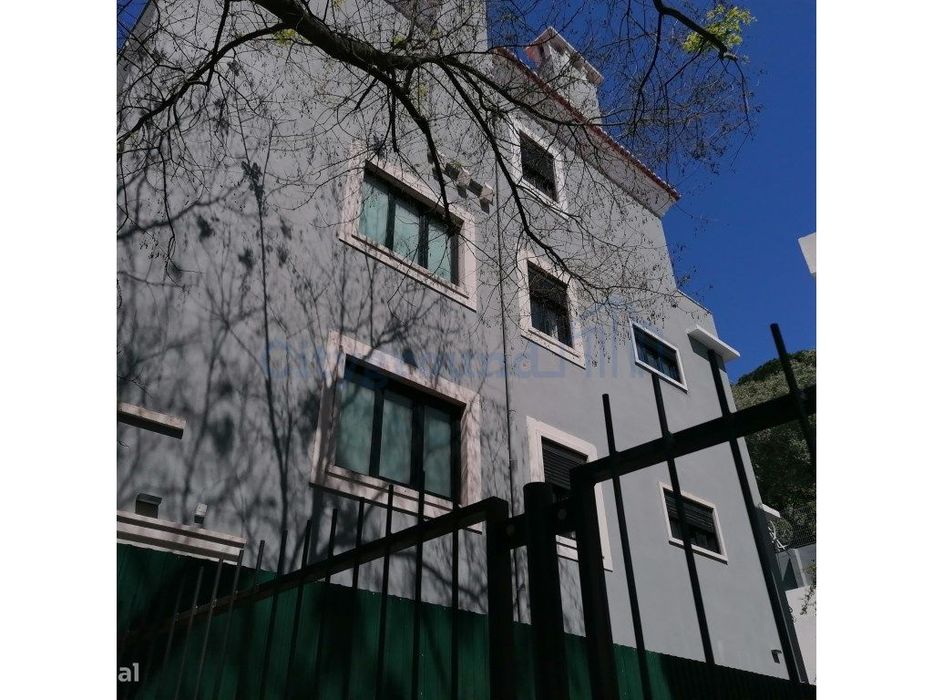 Prédio em Lisboa com rendimento