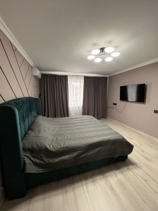 Укопмплектований будинок 260 кв.м з басейном