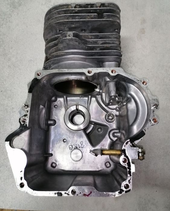 Blok silnika karter do traktorek kosiarka silnik Briggs blok 16-22 Hp