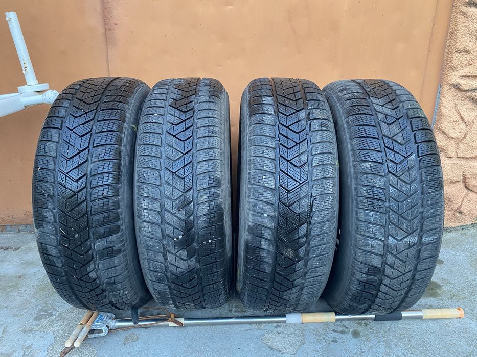 Зимові шини Pirelli Scorpion з дисками 215/65 R17.