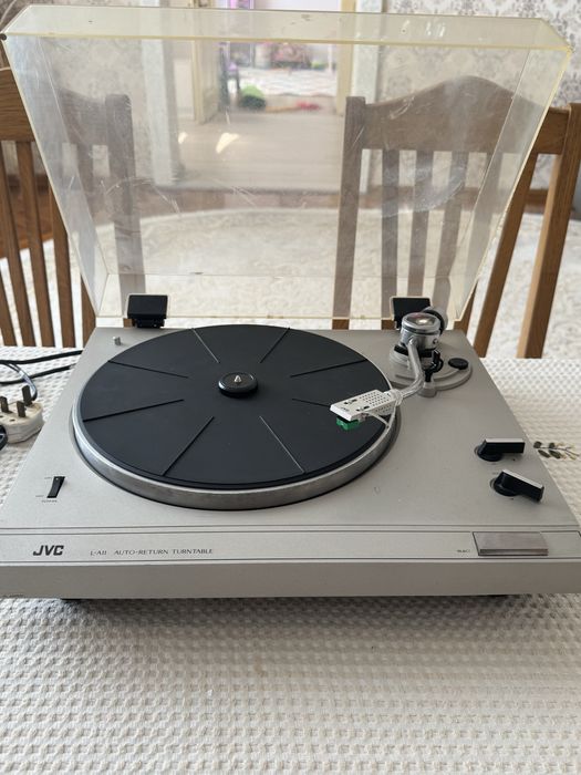 Вініловий програвач JVC L-A11