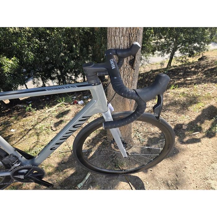 Bicicleta de carbono L com axs e rodas carbono