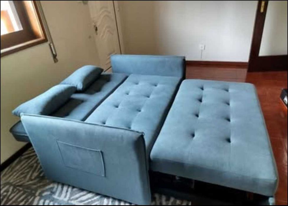 Sofá - cama moderno e extremamente funcional.