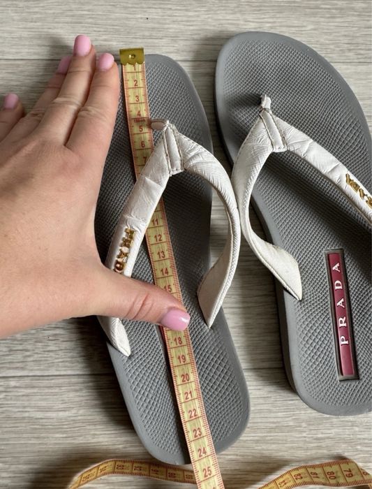 Жіноча гарні шльопки тапки Prada оригінал