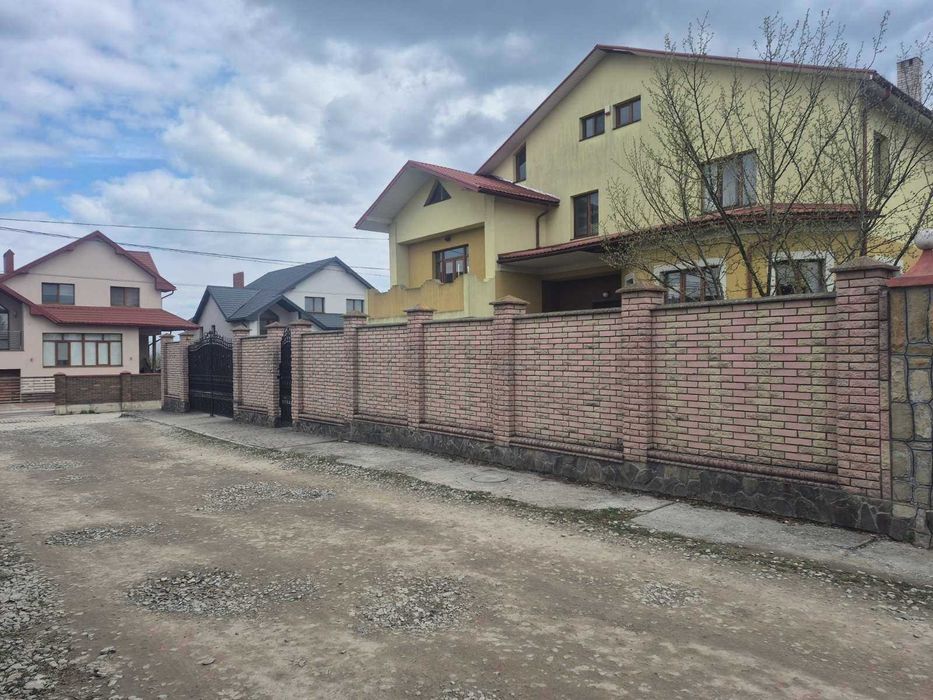 Продаж напівособняка в приміській зоні , можливий продаж по програмах!