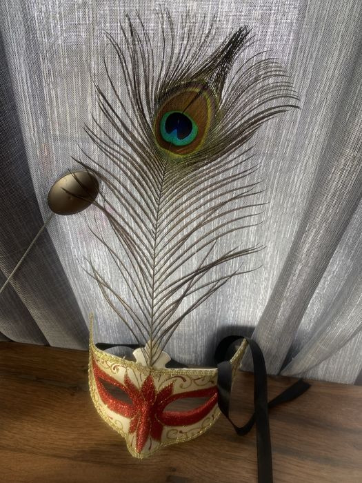 Декоративна прикраса ручної роботи з натуральним пірʼям Павліна