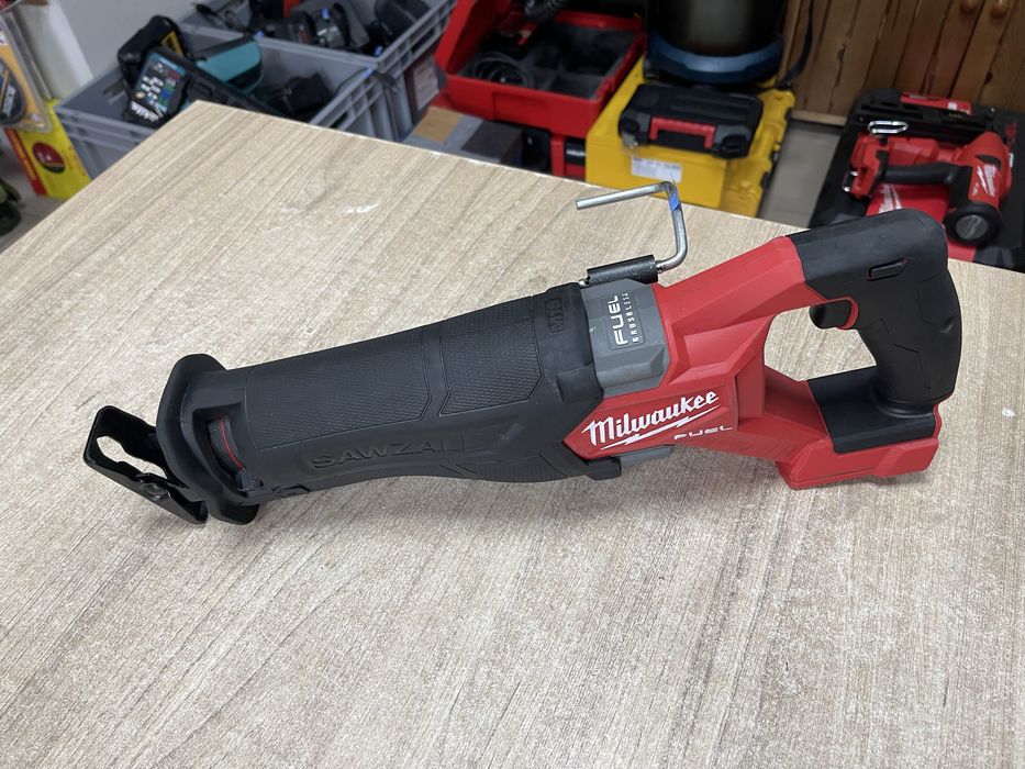 Milwaukee M18 FSZ / безщіткова шабельна пила Мілвокі