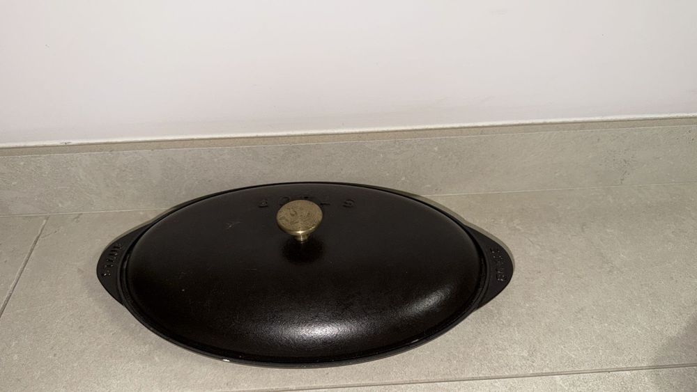 чорна сервірувальна тарілка 31*19 см з кришкою овальна Matte Black STAUB