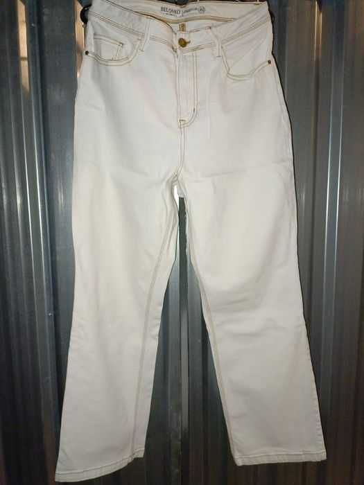 Beloved: białe jeansy straight 44
