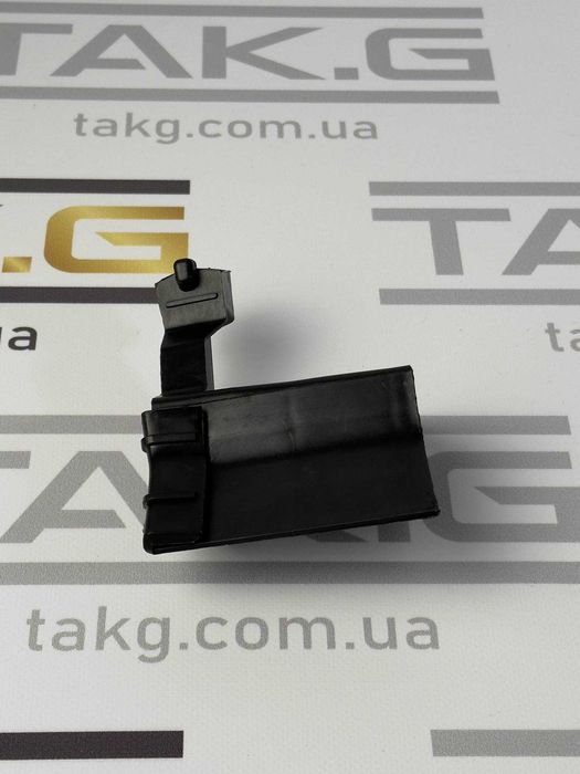 Кронштейни порогів задні Tesla Model Y