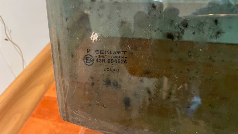 Заднее правое стекло Nissan Terrano II заднє праве скло Нісан Терано 2