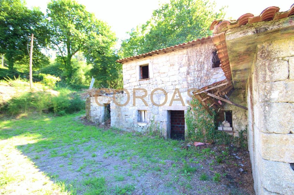 Ruina - Terras De Bouro - 1.450 M2 Terreno
Braga
