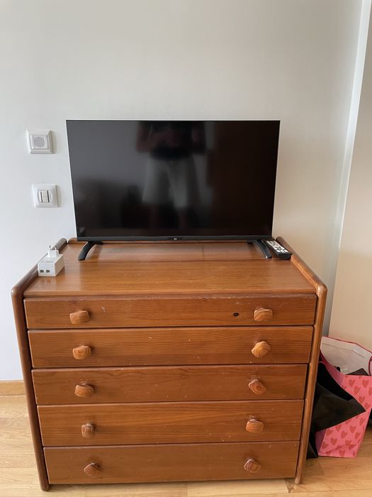 Comoda CERNE com marcas de uso