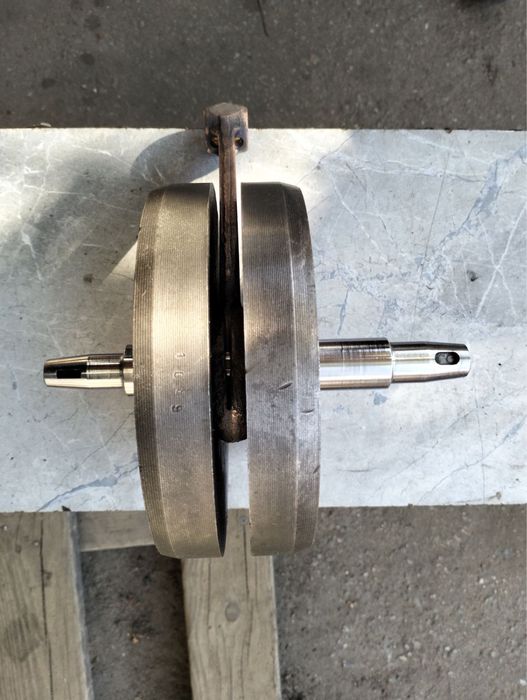 Коленвал Планета (гарний стан)