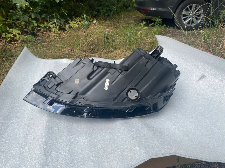 Передня фара Volkswagen Golf 7