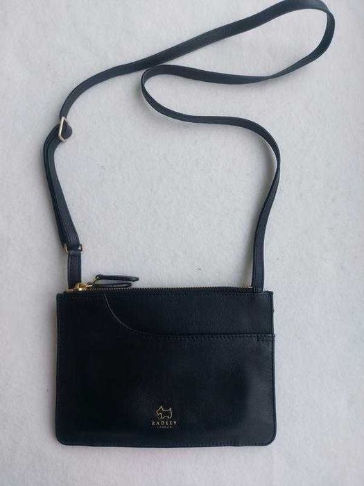 Сумка кросс боді через плече radley london pockets чорного кольору