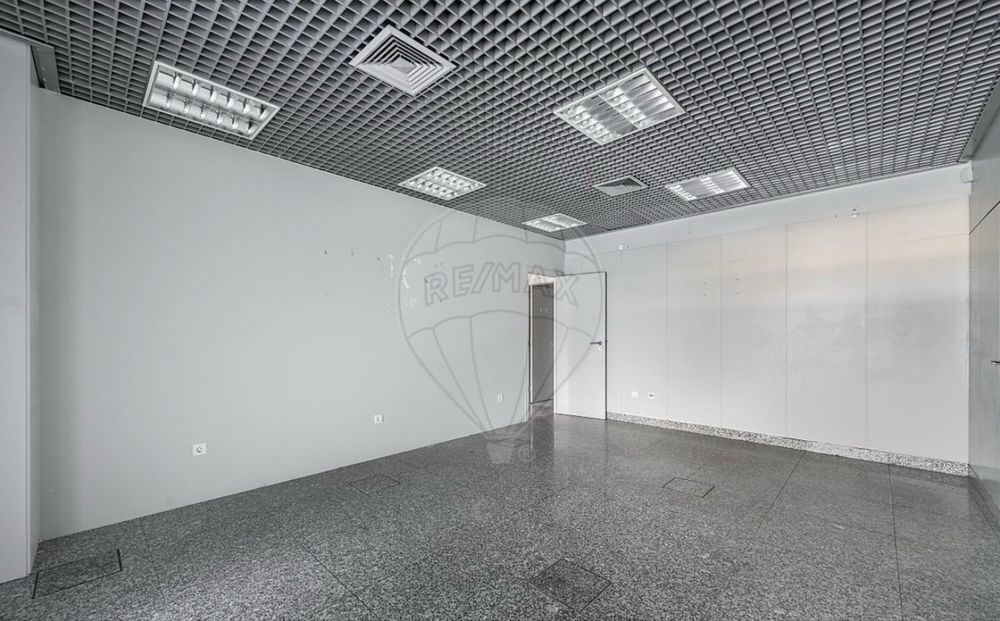 Loja para Arrendamento | Centro da Maia