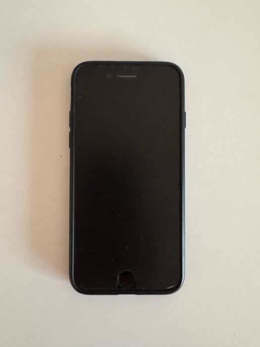 iPhone 8 128GB, case + folia