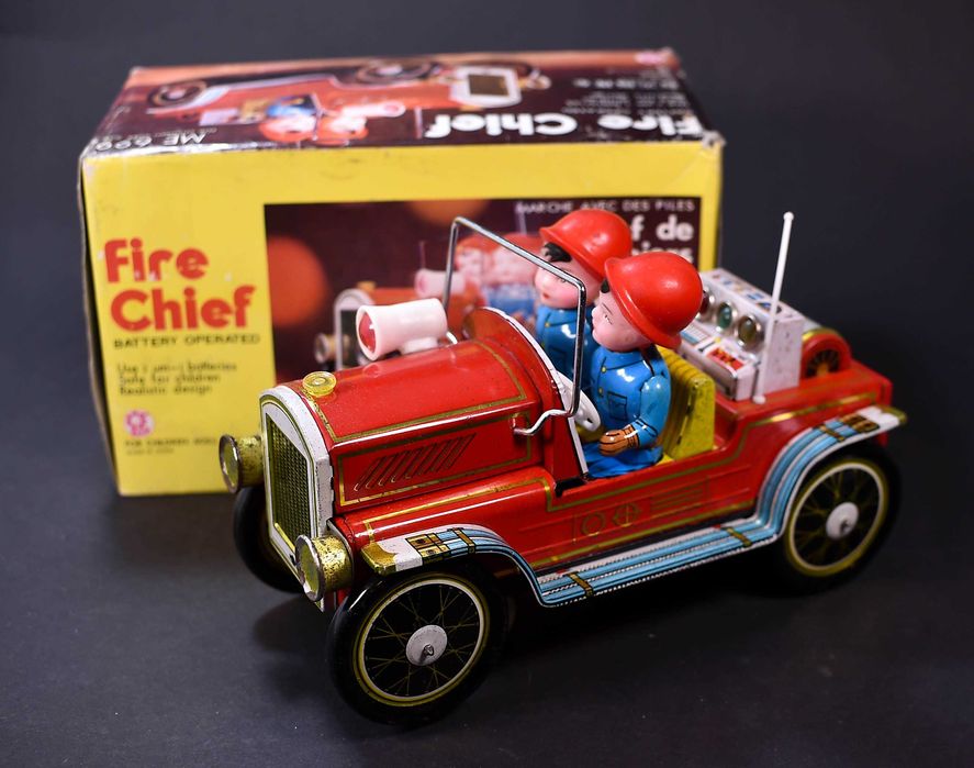 Metalowy Samochodzik Fire Chief VTG Tin Fire Truck