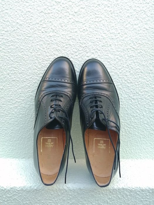 Sapatos clássicos de couro