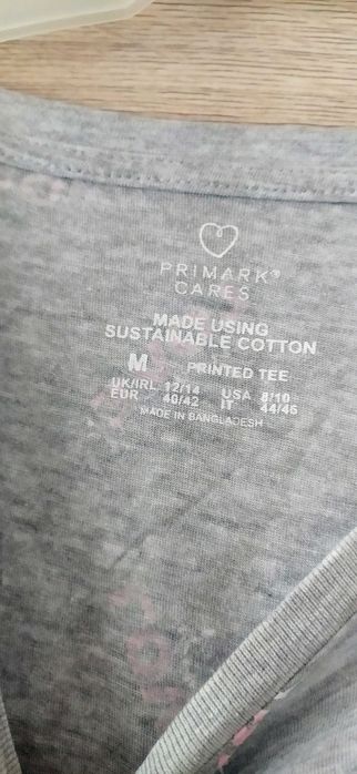 Szara koszulka z napisami Primark