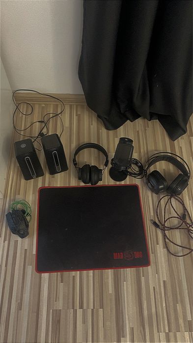Zestaw do komputera sluchawki 2x glosniki mysz podkladka mikrofon