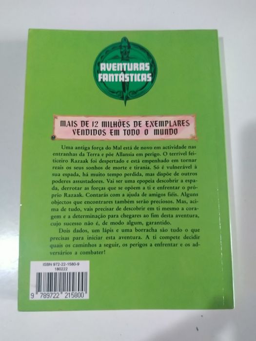 Livro da Coleção Aventuras Fantásticas - A Cripta da Feitiçaria