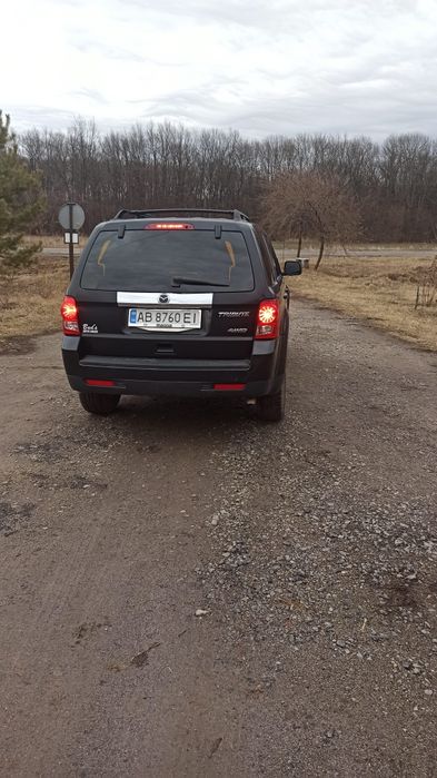 Автомобіль Mazda Tribute