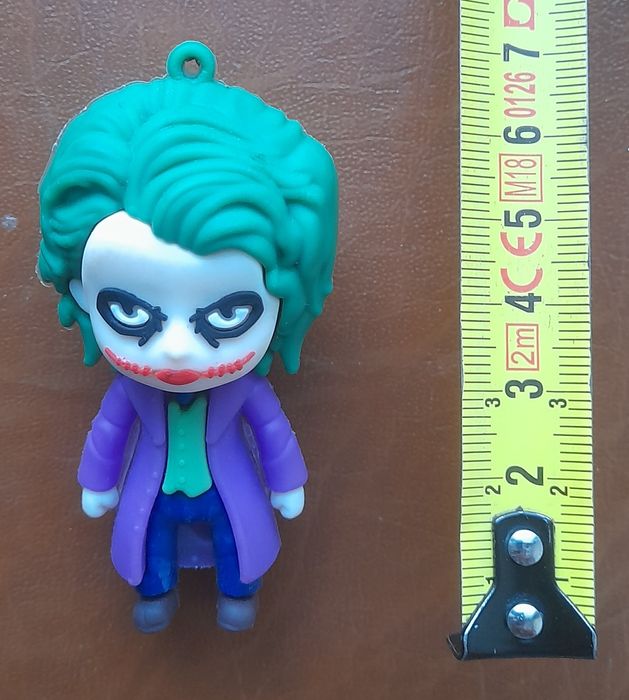 Brelok kolekcjonerski figurka Joker bez żadnego podpięcia.