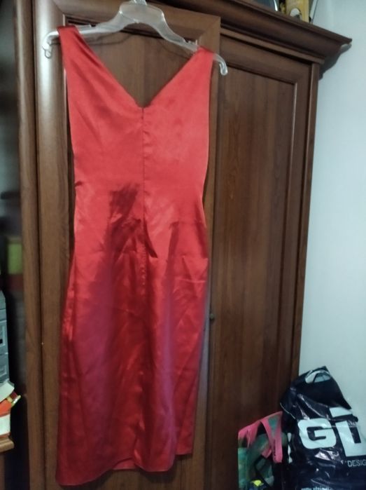 Sukienka czerwona elegancka atłasowa