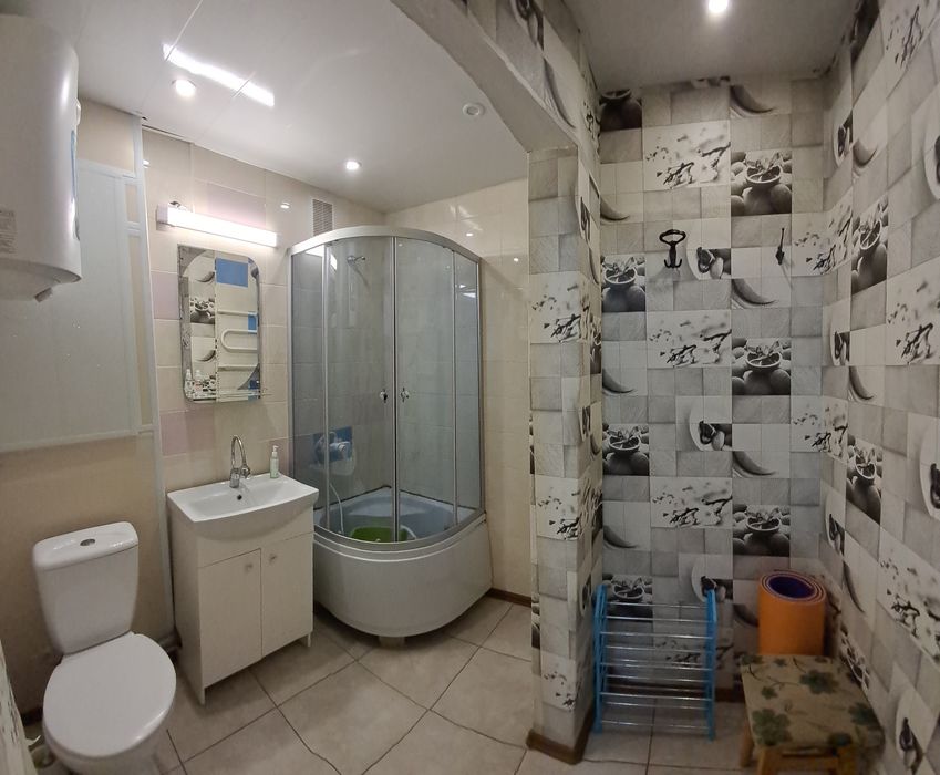 Продам двух комнатную кв. в  Гвардейском.