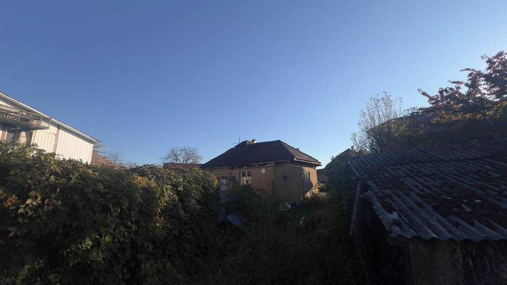 Житловий дім, з ДІЛЯНКОЮ в "Росвигово"м. Мукачево