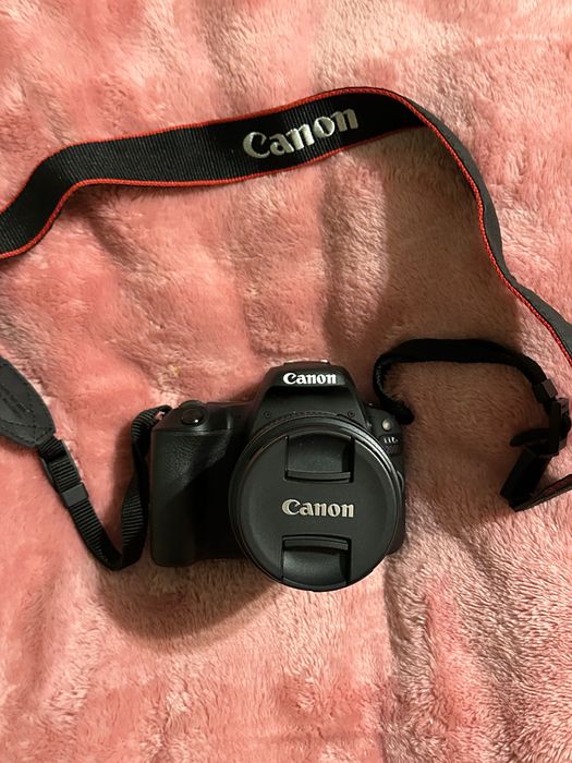 Камера CANON 200D