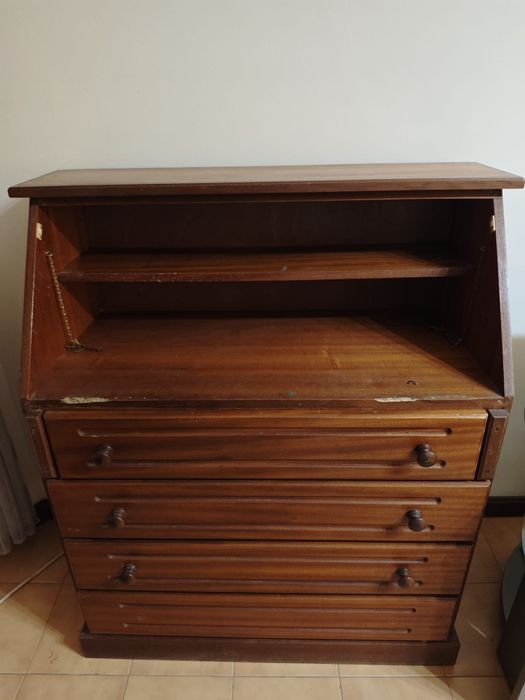 Escrivaninha de madeira