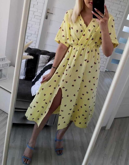 Sukienka w wisienki z muśliny
