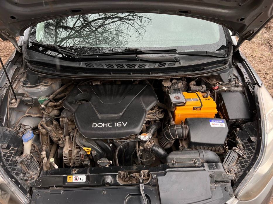 Hyundai Elantra 2012