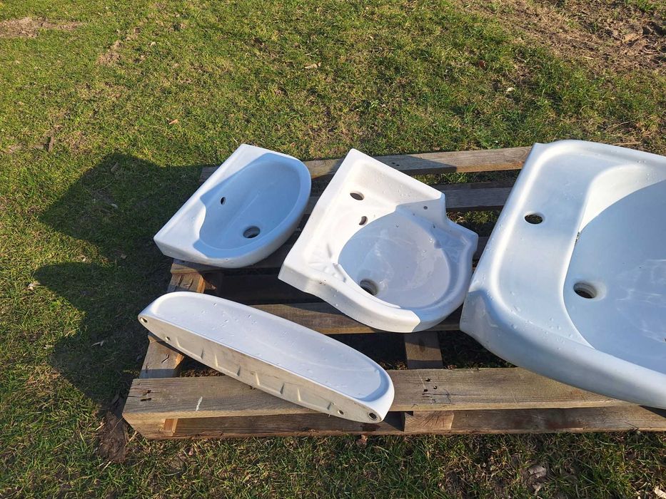 Nowe umywalki ceramiczne 40cm, 37cm (narożna).