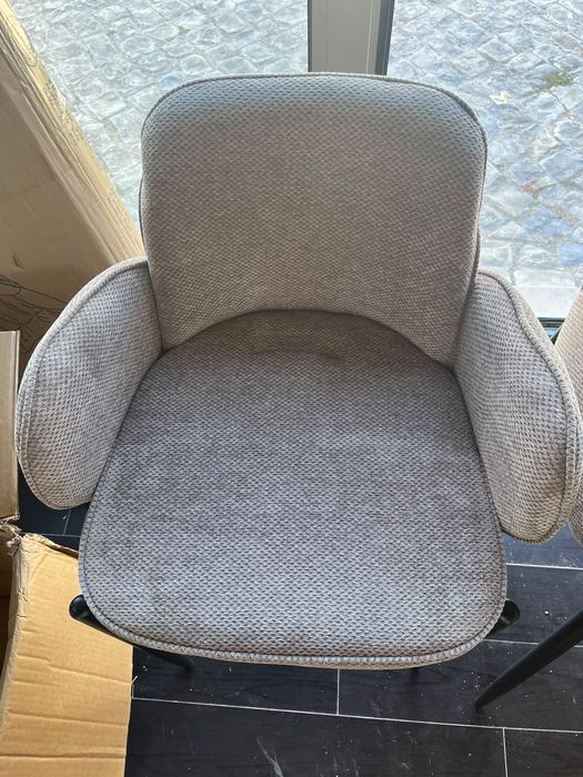 conjunto de 2 cadeiras altas modernas estofadas com braços – cinzento e preto