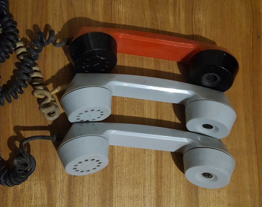 Телефонные трубки.