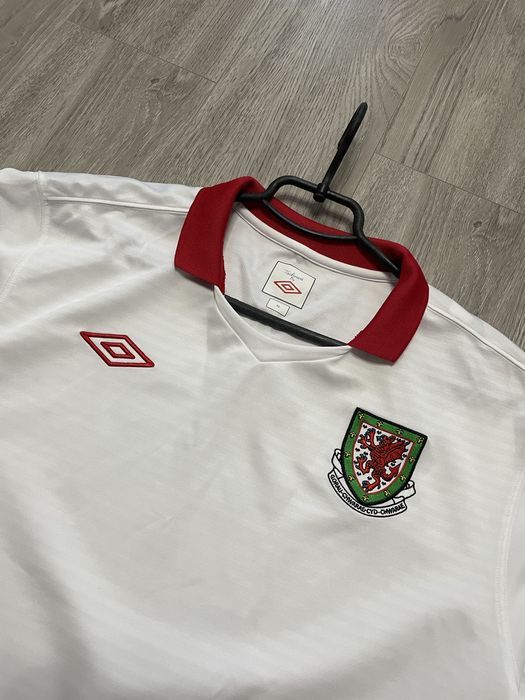 Футбольна кофта Umbro Wales