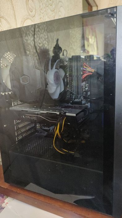 Продам компьютер з колонками и сабуфером.