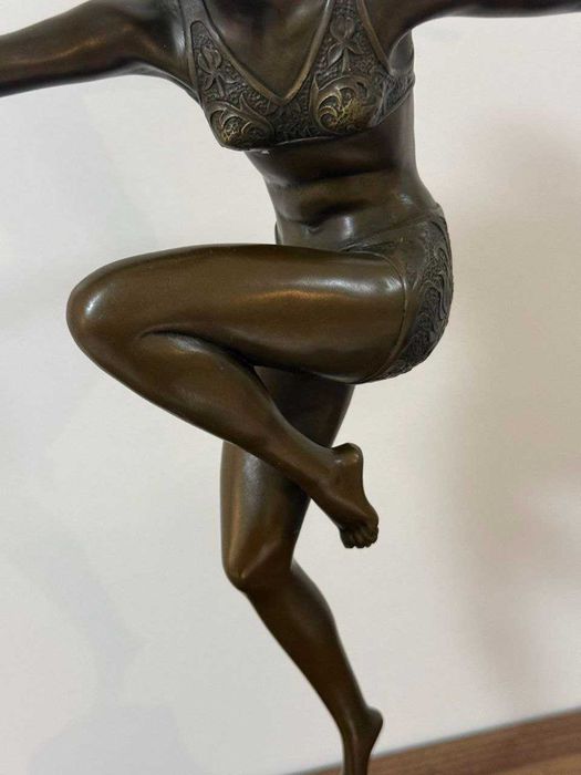 бронзовая статуетка фигурка танцовщица арт-деко бронза мрамор винтаж