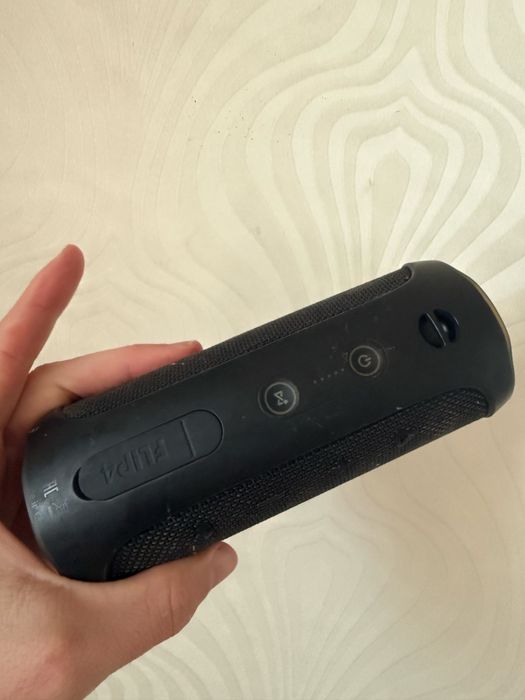 Jbl flip 4 (не включається)